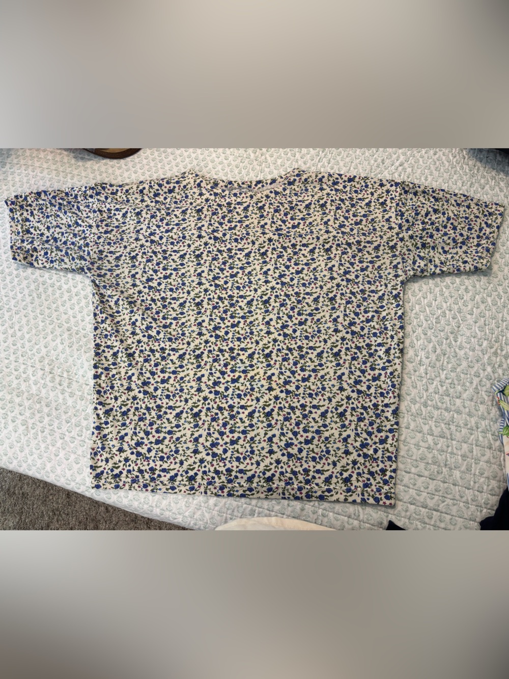 VINTAGE Floral Short Sleeve Tee in Blue and White